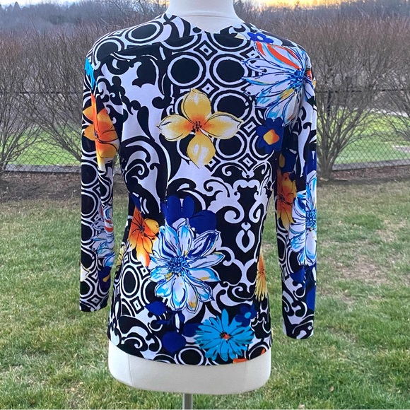 Chico’s 3/4 Sleeve Floral V Neck Top - Picture 8 of 16